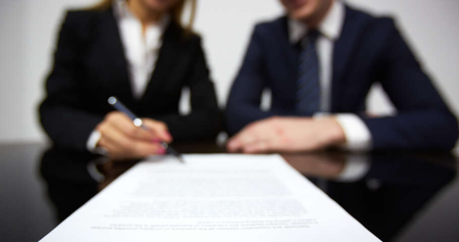 Contract disputes attorney